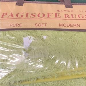Pagisofe 4’ X 5’ soft shag furry green rug
